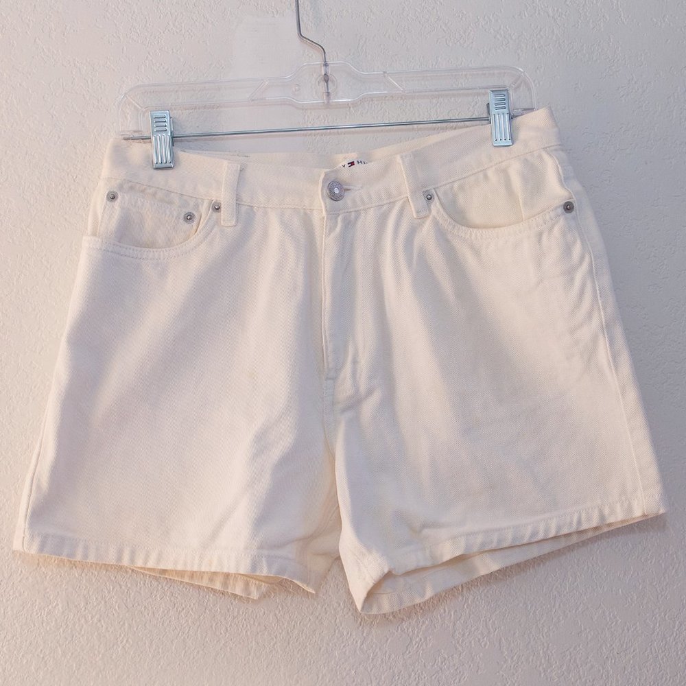 Tommy Hilfiger shorts, gently used, size 10, excellent condition.